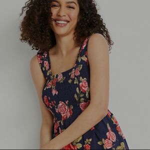 🌹NEW Navy & floral smocked babydoll tank